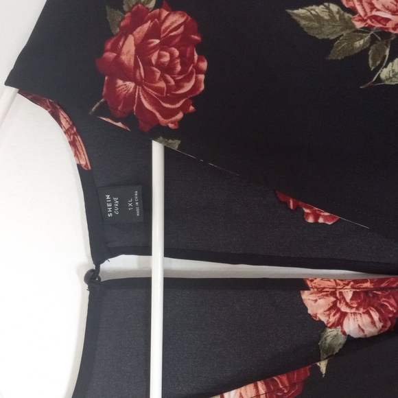 SHEIN Crop Top - Picture 4 of 4